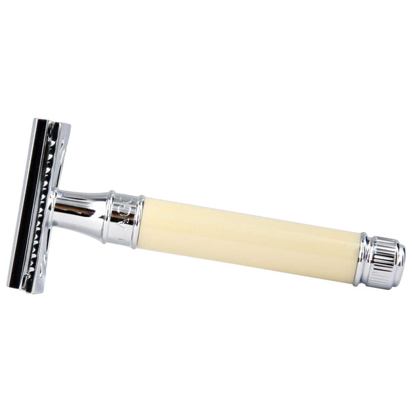 Perfectly weighted safety razor and a good choice for beginners